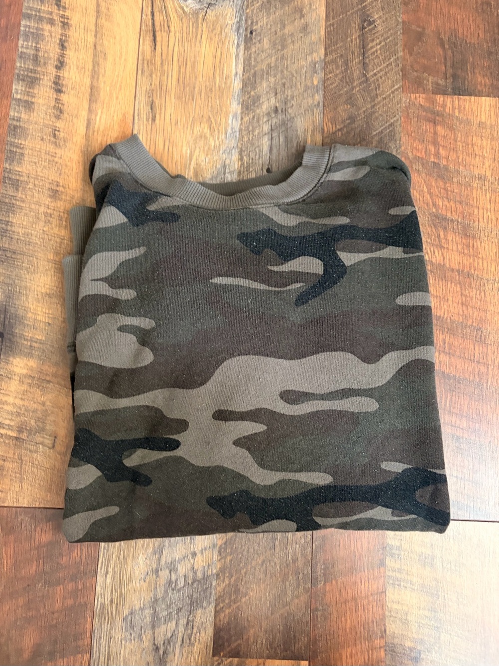 Women’s Camo Crewneck Sweatshirt - Olive/Black